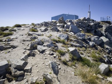 Bulgaristan 'ın Musala zirvesi ve Buz Gölü yakınlarındaki Rila dağının yaz manzarası