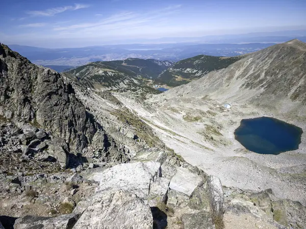 Bulgaristan 'ın Musala zirvesi ve Buz Gölü yakınlarındaki Rila dağının yaz manzarası