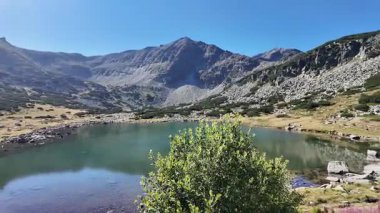 Musalenski göllerinin muhteşem yaz manzarası, Rila dağı, Bulgaristan