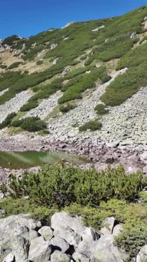 Musalenski göllerinin muhteşem yaz manzarası, Rila dağı, Bulgaristan