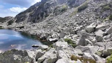 Bulgaristan 'ın Yakoruda Gölleri yakınlarındaki Rila Dağı' nın İnanılmaz Yaz Manzarası