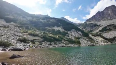 Bulgaristan 'ın Yakoruda Gölleri yakınlarındaki Rila Dağı' nın İnanılmaz Yaz Manzarası