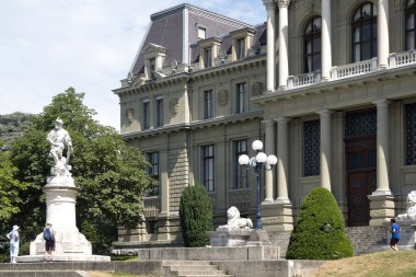 LAUSANNE, SWitzERLAND - 18 Haziran 2023: Tipik Lozan şehri, Vaud Kantonu, İsviçre