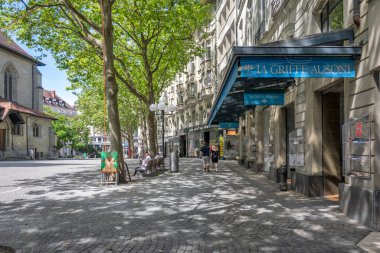 LAUSANNE, SWitzERLAND - 18 Haziran 2023: Tipik Lozan şehri, Vaud Kantonu, İsviçre