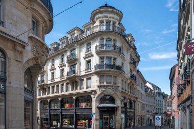 LAUSANNE, SWitzERLAND - 18 Haziran 2023: Tipik Lozan şehri, Vaud Kantonu, İsviçre