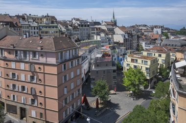 LAUSANNE, SWitzERLAND - 18 Haziran 2023: Tipik Lozan şehri, Vaud Kantonu, İsviçre