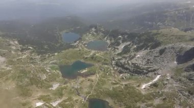 Bulgaristan 'ın Yedi Rila Gölü yakınlarındaki Rila Dağı' nın şaşırtıcı hava manzarası