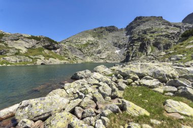 Rila Dağı inanılmaz manzara yakın korkunç göl, Bulgaristan