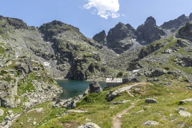 Rila Dağı inanılmaz manzara yakın korkunç göl, Bulgaristan