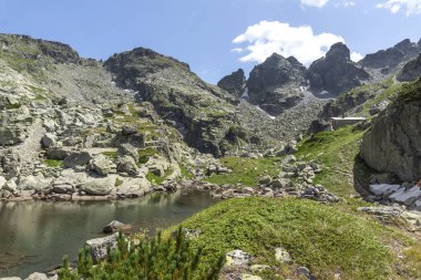 Rila Dağı inanılmaz manzara yakın korkunç göl, Bulgaristan