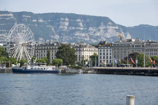 GENEVA, SWitzERLAND - 17 Haziran 2023: İsviçre 'nin Cenevre kentinin şaşırtıcı panoramik manzarası
