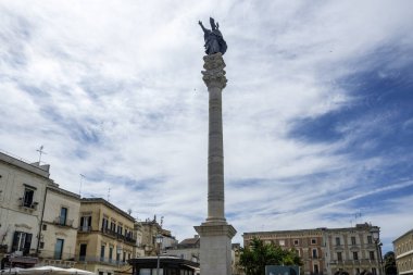 LECCE, İtalya - 12 Mayıs 2024: İtalya 'nın Apulia Bölgesi' ndeki Eski Lecce kasabasının muhteşem manzarası