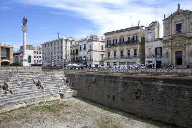 LECCE, İtalya - 12 Mayıs 2024: İtalya 'nın Apulia Bölgesi' ndeki Eski Lecce kasabasının muhteşem manzarası
