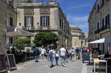LECCE, İtalya - 12 Mayıs 2024: İtalya 'nın Apulia Bölgesi' ndeki Eski Lecce kasabasının muhteşem manzarası
