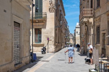 LECCE, İtalya - 12 Mayıs 2024: İtalya 'nın Apulia Bölgesi' ndeki Eski Lecce kasabasının muhteşem manzarası