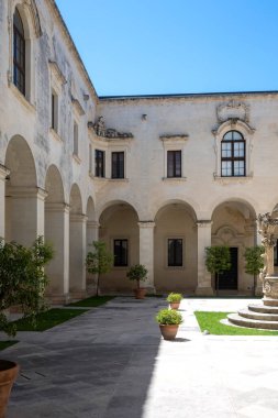 LECCE, İtalya - 12 Mayıs 2024: İtalya 'nın Apulia Bölgesi' ndeki Eski Lecce kasabasının muhteşem manzarası