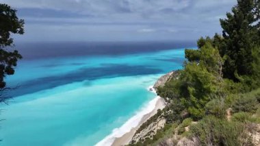 Yunanistan 'ın İyon Adaları' ndaki Egremni Sahili yakınlarındaki Lefkada Sahili 'nin Muhteşem Panoraması