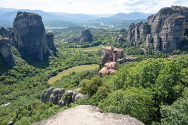 Meteora Manastırları, Teselya, Yunanistan 'ın Bahar Panoramik Manastırı