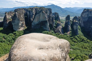 Meteora Manastırları, Teselya, Yunanistan 'ın Bahar Panoramik Manastırı