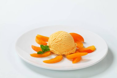 dilim taze Kayısı Dondurma kaşık