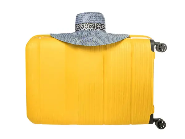 Ταξίδι Κίτρινο Βαλίτσα Μπλε Καπέλο Απομονώνονται Λευκό Φόντο Πλαστική Βαλίτσα — Φωτογραφία Αρχείου