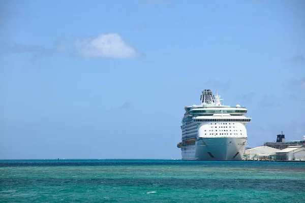 Oranjestad Aruba Juni 2022 Aanmeren Van Cruiseschepen Bij Cruiseterminal Oranjestad — Stockfoto
