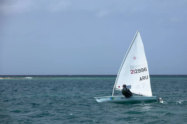Oranjestad Aruba Maart 2022 Kleine Laserboot Die Langs Kust Vaart — Stockfoto