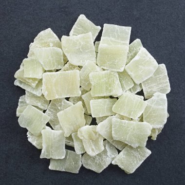 Şekerli ya da kristalize olmuş aloe vera jel dilimleri başlık üzerinde fotoğraflandı