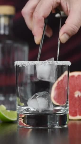 Cocktail Pink Paloma Prepared Juice Freshly Squeezed Red Grapefruit Lime — Stock videók