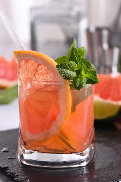 Probieren Sie Den Erfrischenden Paloma Organic Grapefruit Tequila Cocktail Und — Stockfoto