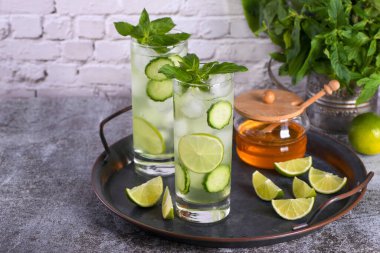 Cucumber Gimlet with gin and honey, very good in combination with mint. This is a great refreshing cocktail.