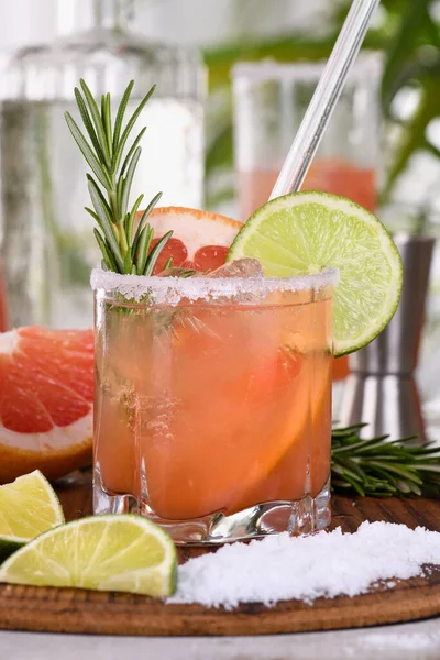 Koktél Rózsaszín Paloma Frissen Facsart Vörös Grapefruit Lime Ezüst Tequila — Stock Fotó