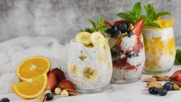 Dieser Chia Pudding Wird Mit Griechischem Joghurt Und Obst Und — Stockvideo