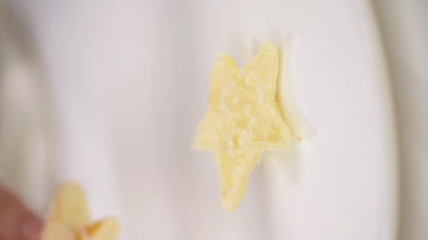 Somon Yumuşak Peynirle Doldurulmuş Yıldız Şeklinde Puf Böreği Yapıyorum Sahibesine — Stok video