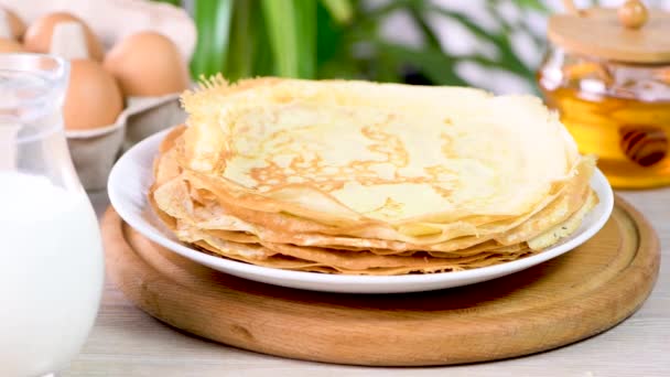 Transfer Freshly Fried Homemade Thin Pancake Frying Pan Stack Pancakes — Stock Video