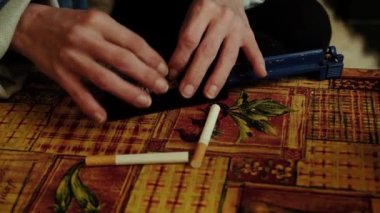 Stuff tobacco into a cigarette. Manual production of cigarettes. Cigarette cases and brewing device.