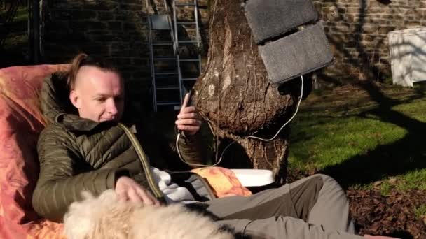Portable Solar Battery Tree Man Charges Mobile Phone Pets Dog — Video Stock