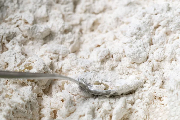小麦粉と水の混合物 パンを作るための生地の混練 マクロクローズアップ — ストック写真