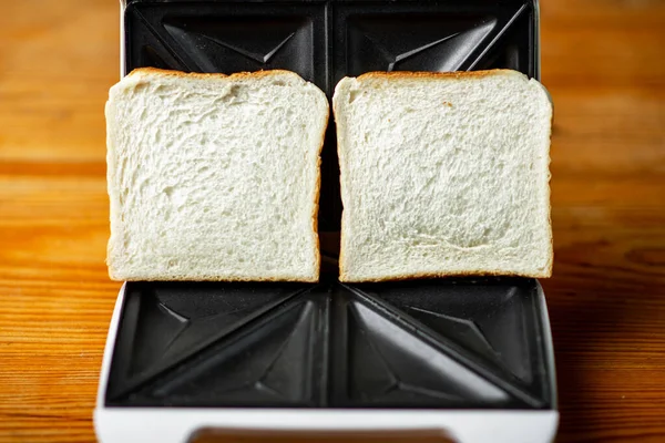 Deux Toasts Frais Trouvent Dans Machine Sandwich Ouverte Préparation Pour — Photo