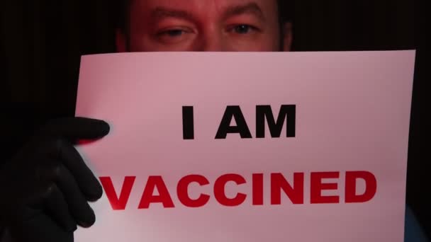 Έχω Εμβολιαστεί Επιγραφή Κρατείται Από Έναν Άνδρα Προώθηση Εμβολιασμού — Αρχείο Βίντεο