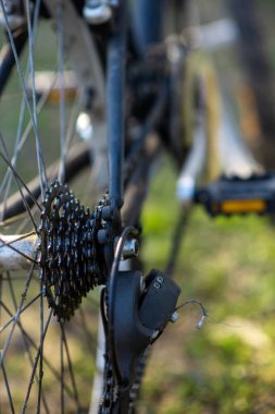 Arka tekerin bisiklet yıldızları. Bisiklet tamiri ve bakımı. Vites değiştir yıldızları.