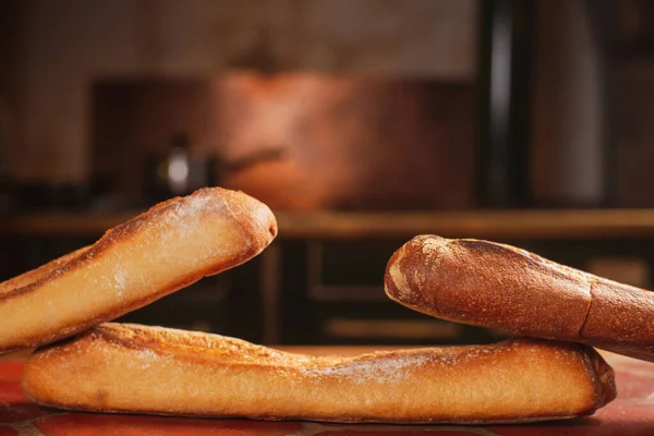 Drei Französische Baguettes Auf Dem Küchentisch Platz Für Text — Stockfoto