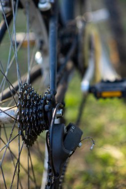 Arka tekerin bisiklet yıldızları. Bisiklet tamiri ve bakımı. Vites değiştir yıldızları.