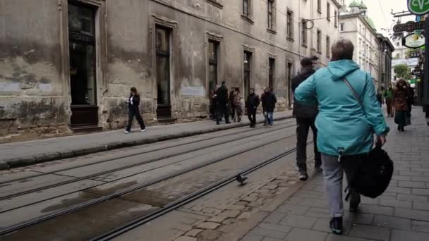 Lviv Ucrania Septiembre 2022 Calle Ciudad Largo Cual Gente Camina — Vídeos de Stock