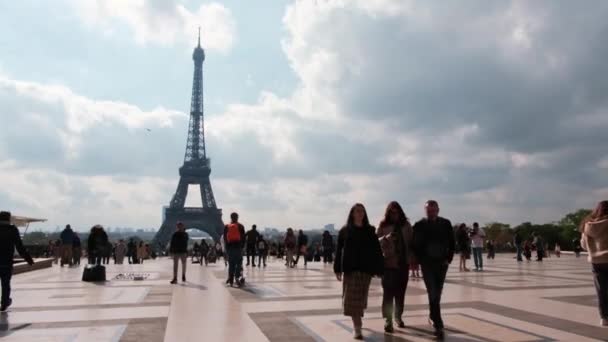 Paris Frankrike April 2023 Trocaderotorget Med Vandrande Människor Och Utsikt — Stockvideo