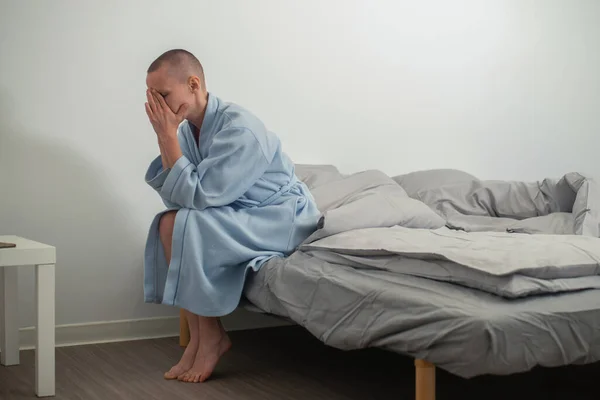 Sad Confused Depressed Woman Bald Edge Bed Waiting Surgery Chemotherapy — Stock Photo, Image