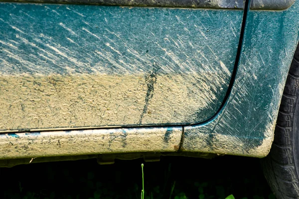 Часть Машины Покрыта Грязью Дно Автомобиля Покрыто Глиной — стоковое фото