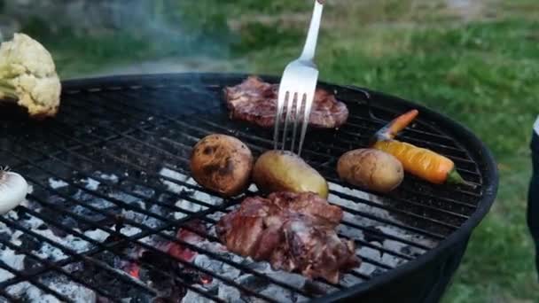 Barbecue Grilled Potatoes Fork Pierces Half Potato — Stock Video