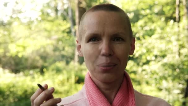 Bald Woman Looking Camera Smoking Outdoors Woman Very Short Haircut — Stock Video