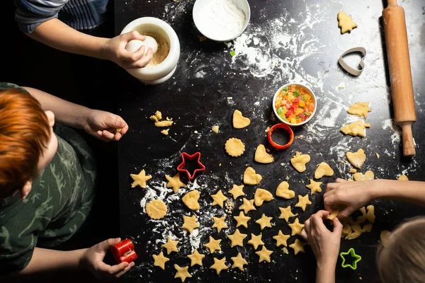 Children Prepare Star Shaped Birthday Cookies Dark Kitchen Table Family — Stock Photo, Image